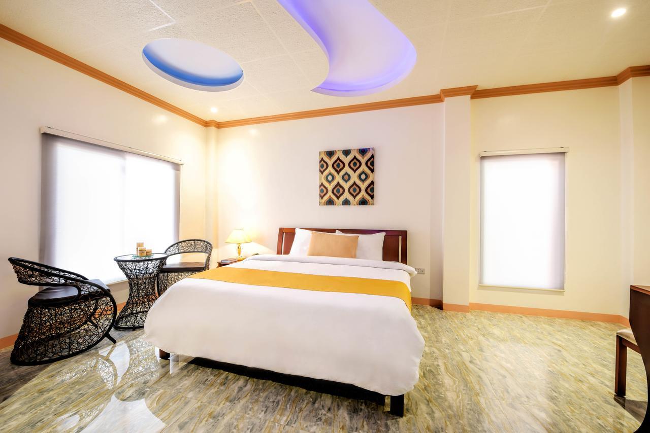 Kabaleyan Cove Resort Powered By Cocotel San Carlos  Exterior photo